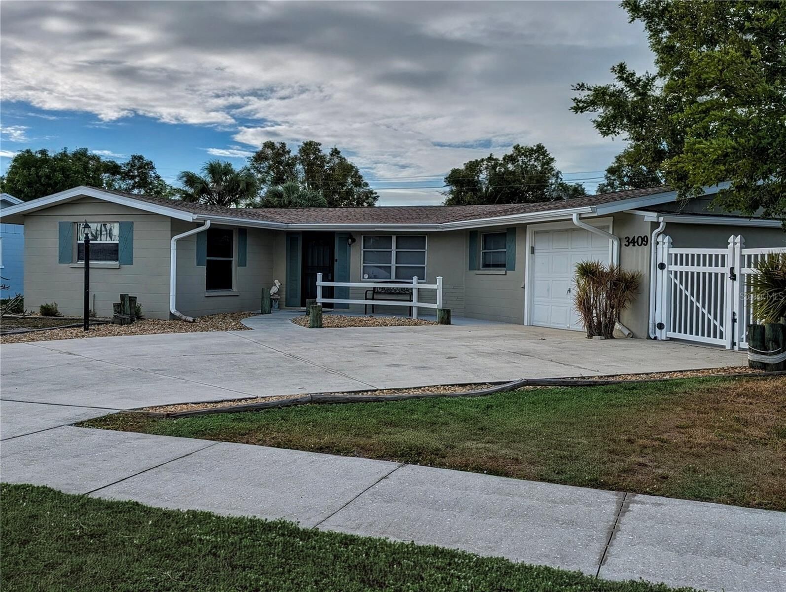 Property Photo:  3409 Harbor Boulevard  FL 33952 