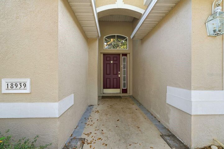 Property Photo: 18939 Twinberry Drive FL 33647