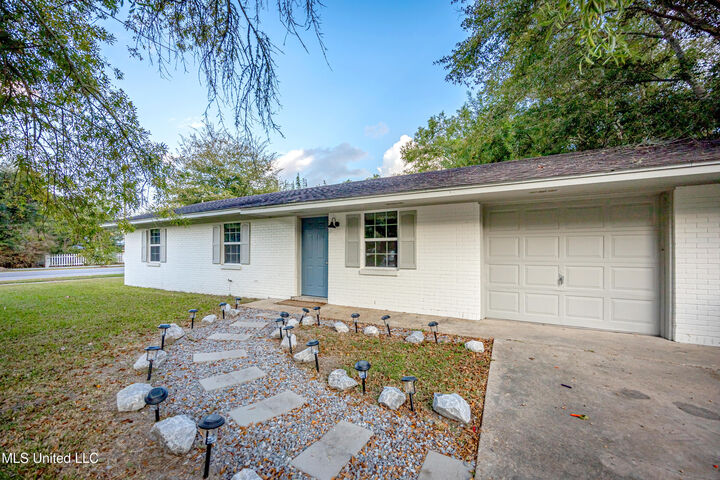 Property Photo:  201 Audrey Circle  MS 39564 