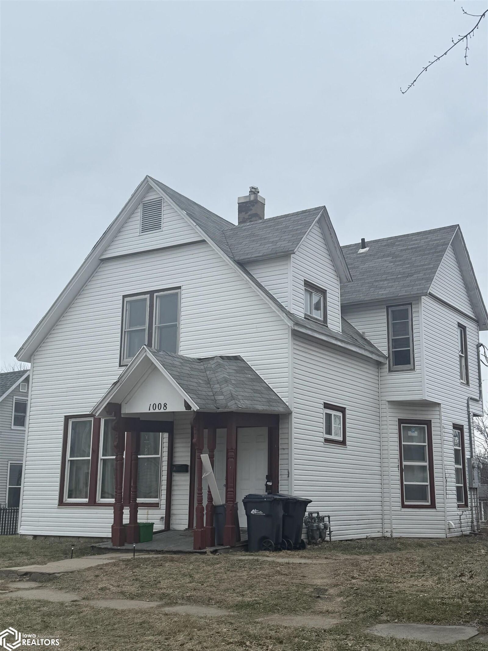 Property Photo:  1008 Ash Street  IA 52601 
