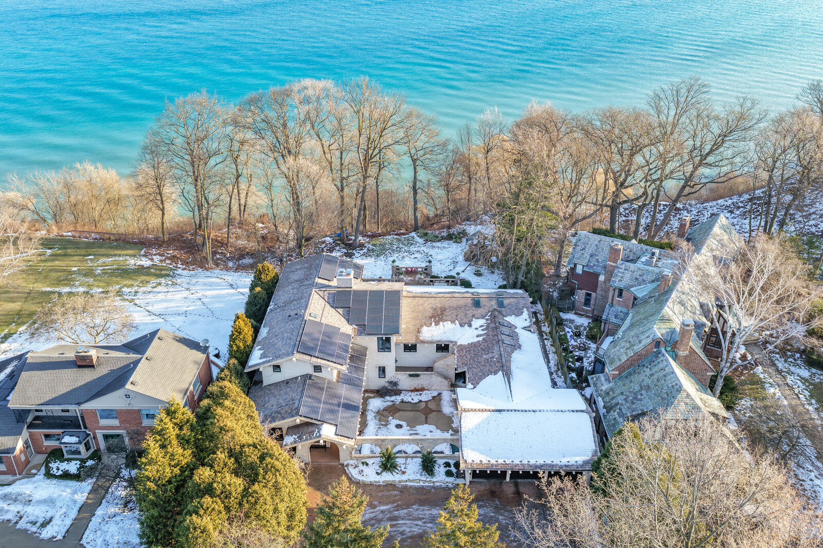 Property Photo:  4686 N Lake Dr  WI 53211 