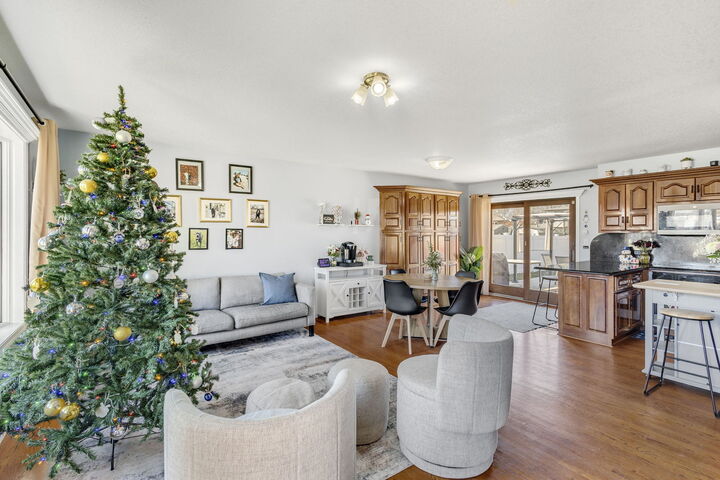 Property Photo: 510 Manor Drive IL 60468