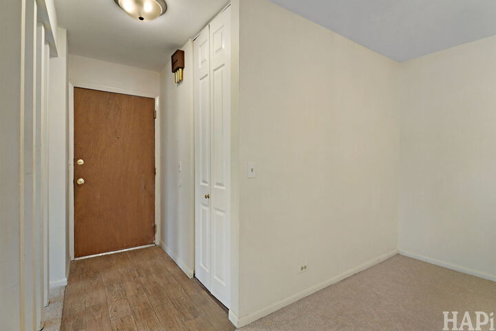 Property Photo: 563 Shorely Woods Drive 101 IL 60010