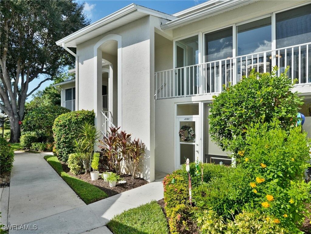 Property Photo:  421 Country Hollow Court D202  FL 34104 