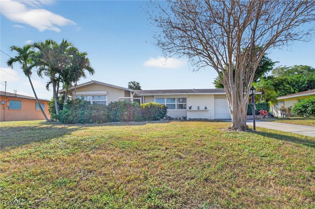 Property Photo:  1718 SE 29th Lane  FL 33904 