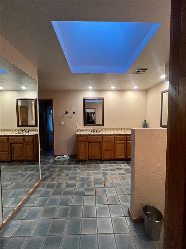 Property Photo:  1916 Rose Lane  OK 74604 