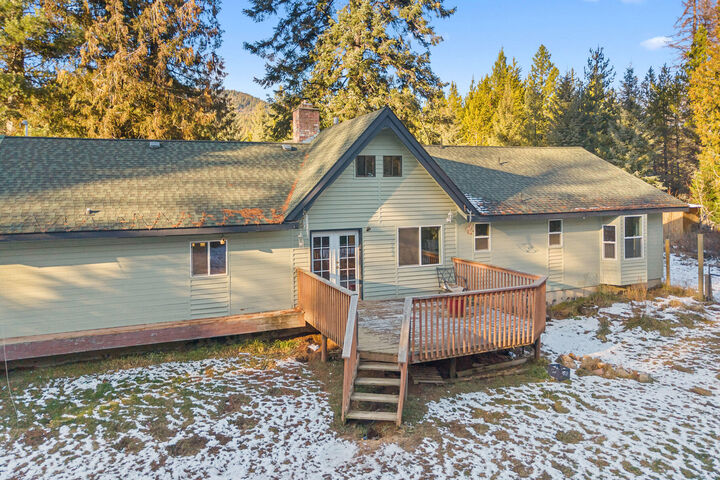Property Photo:  212 Danforth Rd  WA 99180 