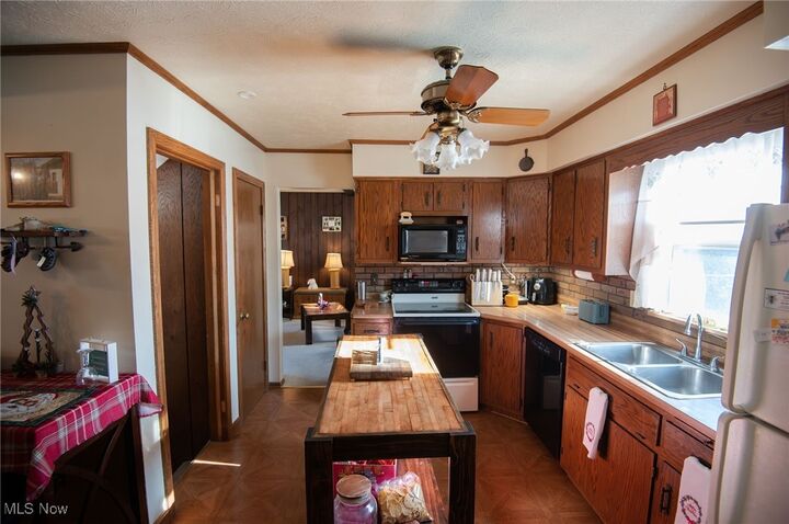 Property Photo:  120 Winter Lane  OH 44410 