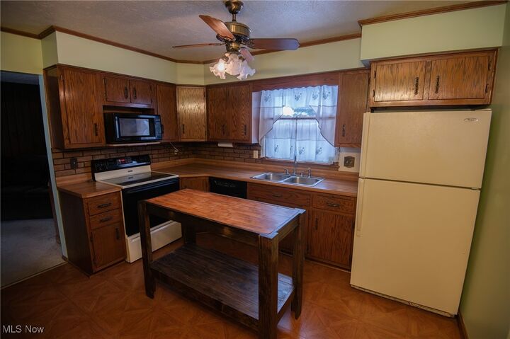 Property Photo:  120 Winter Lane  OH 44410 