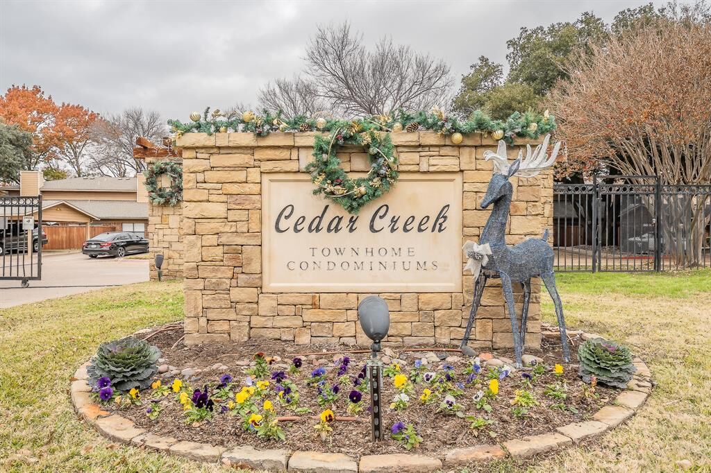Property Photo:  5662 Cedar Creek Drive  TX 76109 