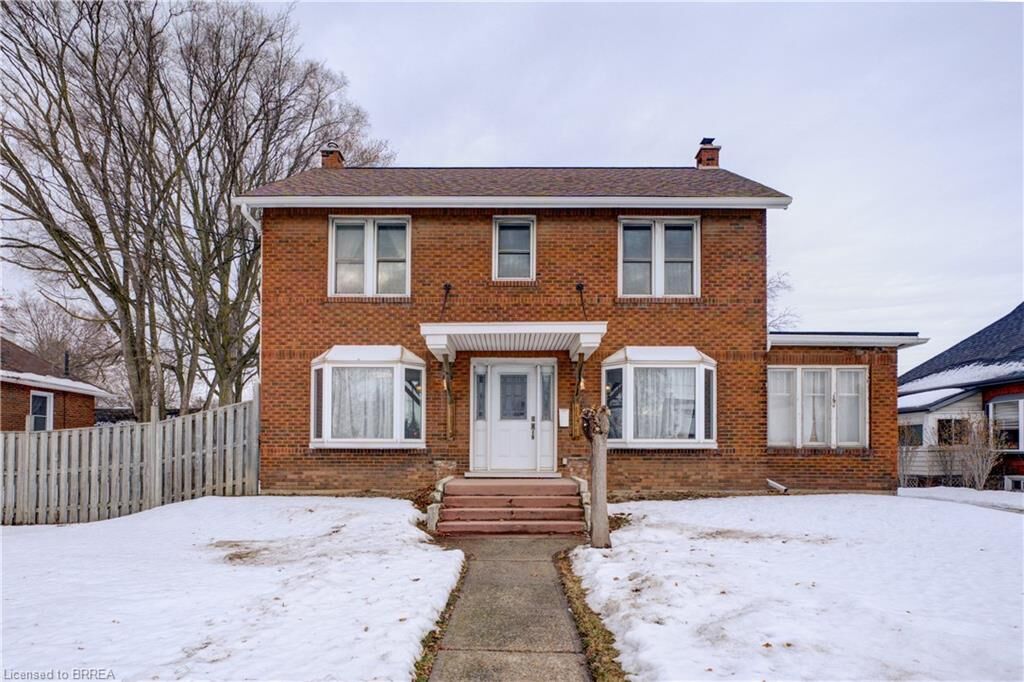 Property Photo:  688 Colborne Street  ON N3S 3R1 