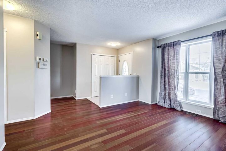 Property Photo:  91 Covington Close NE  AB T3K 4M2 
