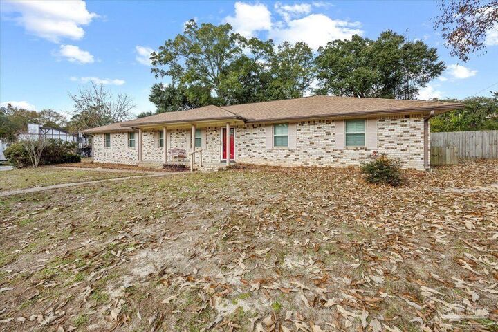 Property Photo: 1235 Chisholm Trl FL 32514