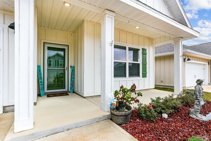 Property Photo:  5752 Conley Ct  FL 32571 