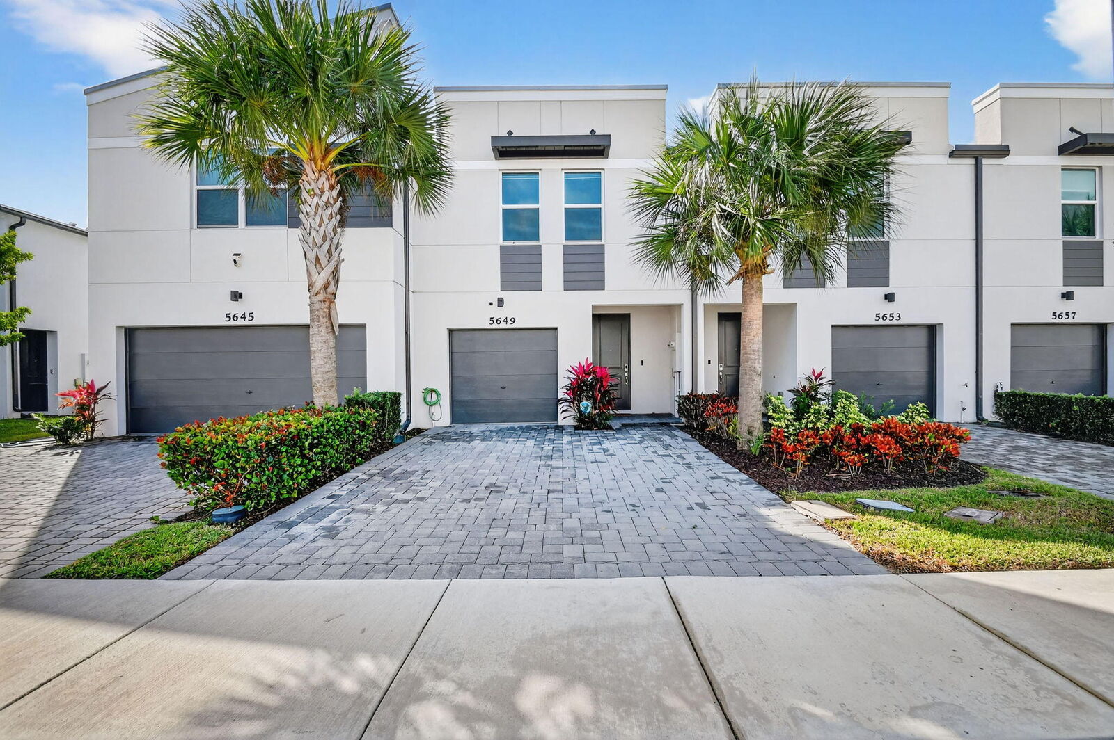 Property Photo:  5649 Mentmore Drive  FL 33407 