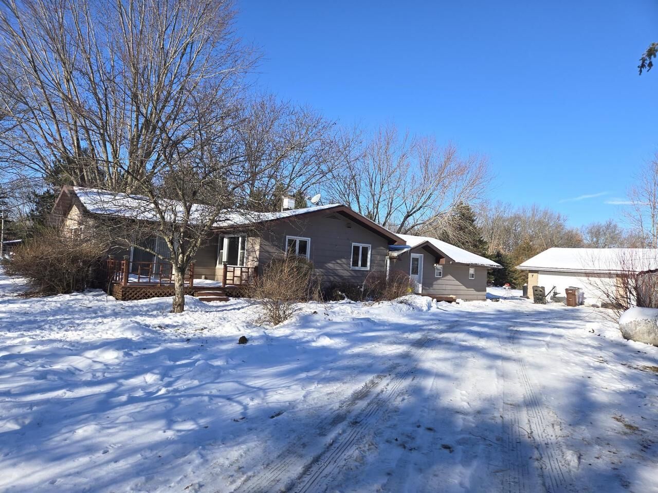 Property Photo:  464 Fawn Court  WI 53952 