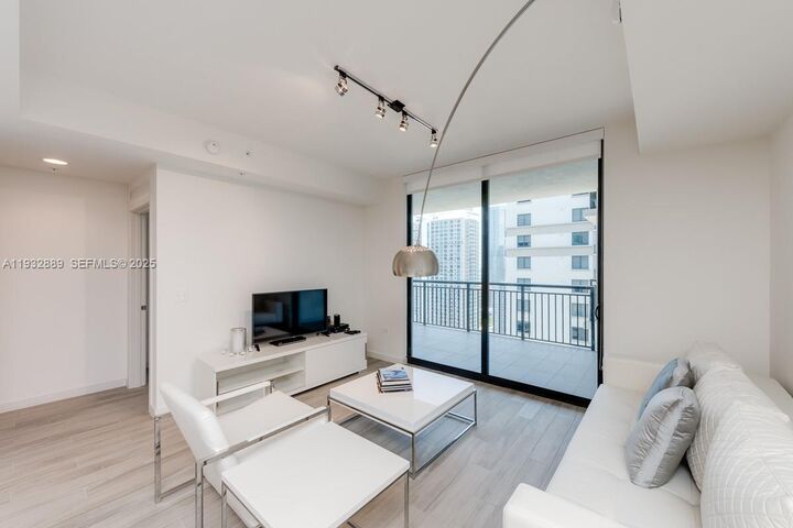 Property Photo:  999 SW 1st Ave 3216  FL 33130 