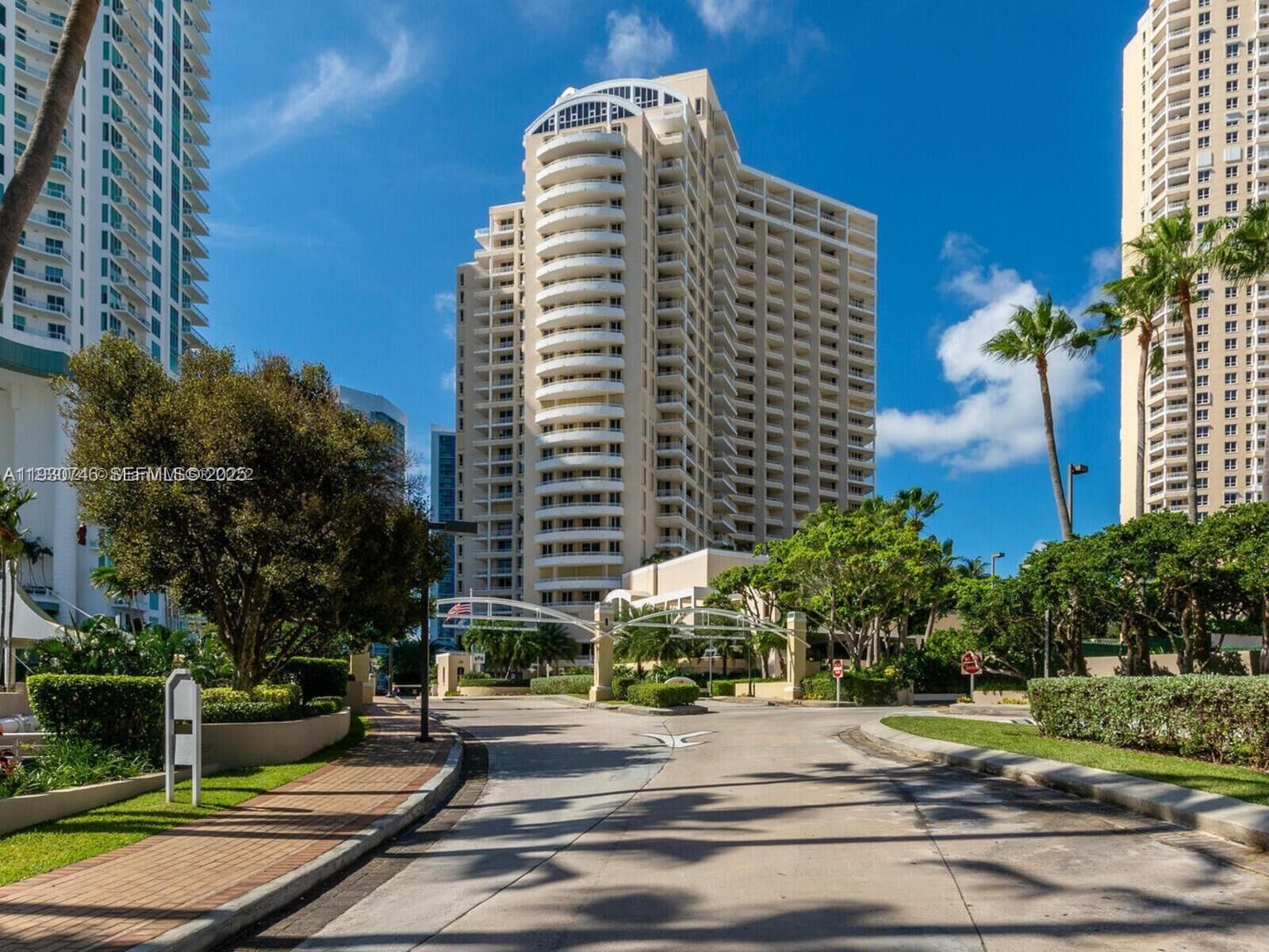 Property Photo:  888 Brickell Key Dr 601  FL 33131 