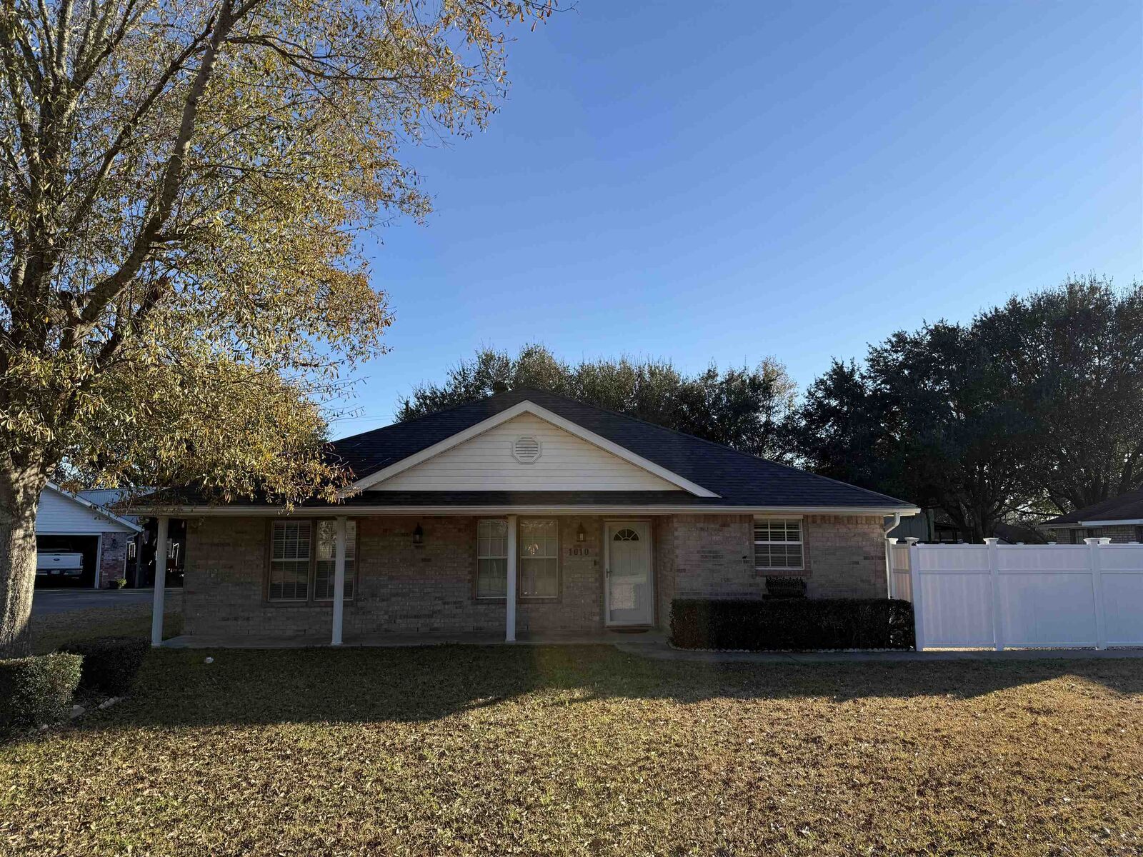 Property Photo:  1010 Rebecca Ln  TX 77611 