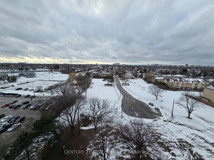 Property Photo:  5858 Yonge Street 925  ON M2M 0C6 