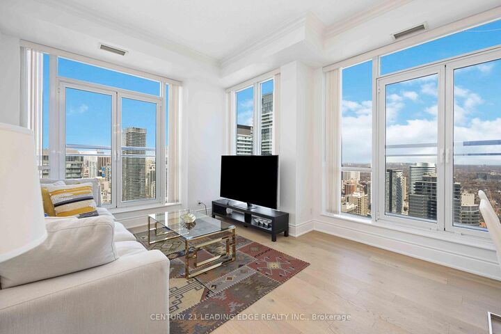 Property Photo:  763 Bay Street Lph02  ON M5G 2R3 
