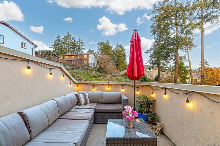 Property Photo:  909 Admirals Rd 33  BC V9A 2P1 