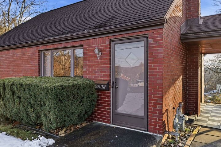 Property Photo:  2503 Poinsettia Dr  PA 15131 