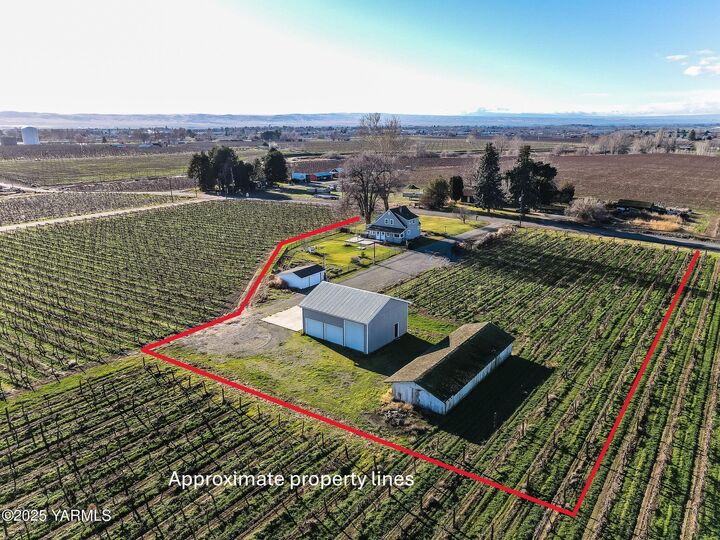 Property Photo:  1921 Olmstead Rd  WA 98930 