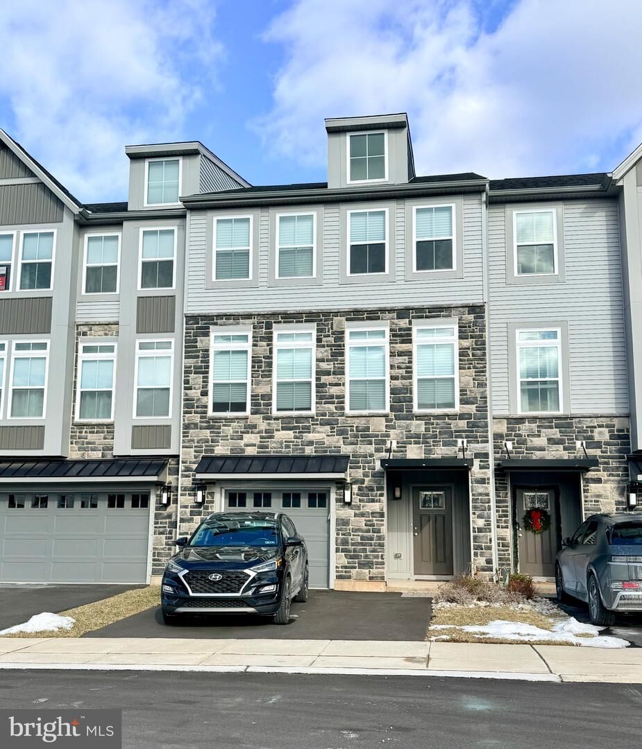 Property Photo: 44 Independence Court PA 18944