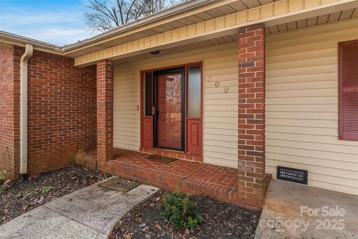 Property Photo: 109 Dogwood Court NC 28655