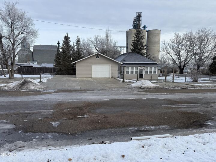 Property Photo: 384 1st Street SE ND 58621