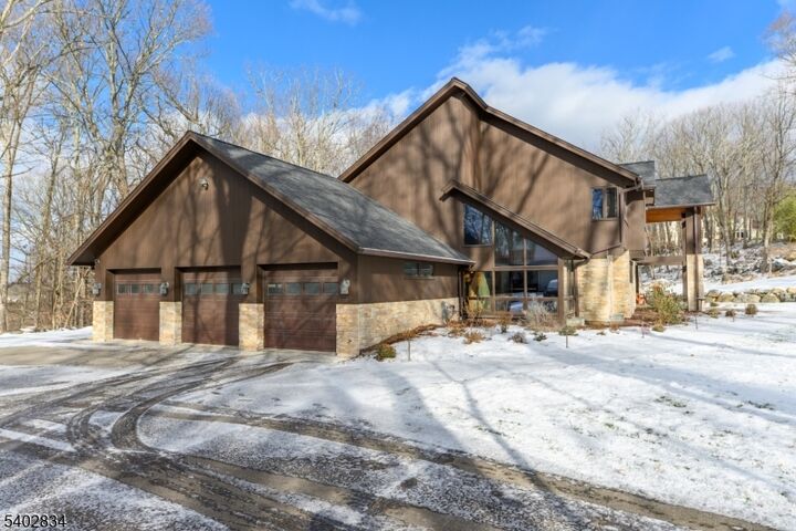 Property Photo:  21 Starrett Ct  NJ 07871 