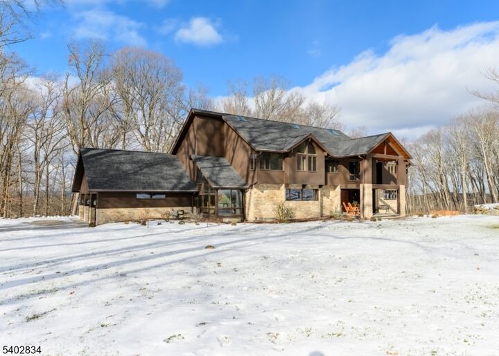 Property Photo:  21 Starrett Ct  NJ 07871 