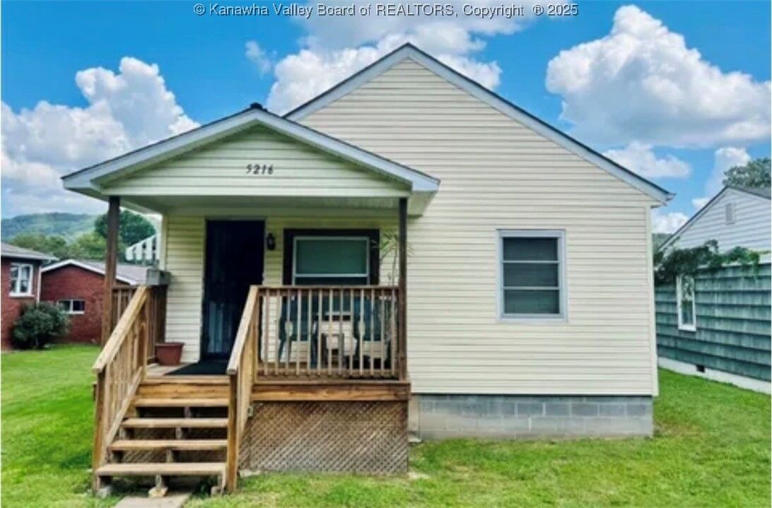 Property Photo: 5216 Lancaster Avenue WV 25304