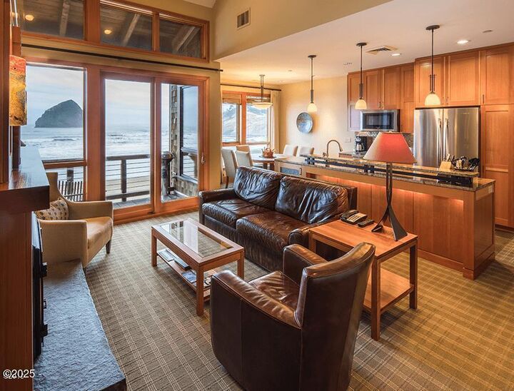 Property Photo:  33000 Cape Kiwanda Drive 4 Wk 37  OR 97135 