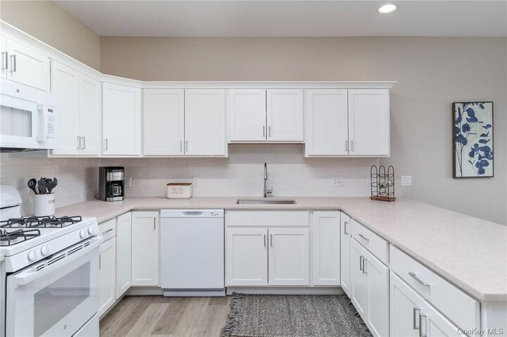 Property Photo:  6 N Midland Avenue N  NY 10960 