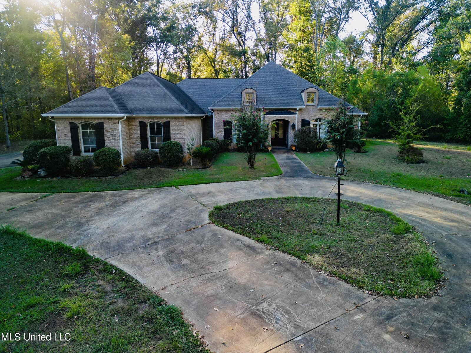 Property Photo:  5933 Fontaine Park Drive  MS 39206 