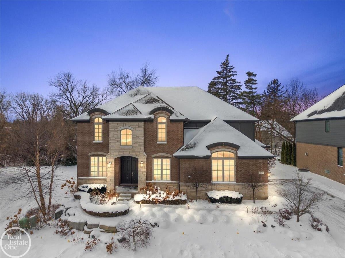 Property Photo:  4919 Park Manor Drive Unit #7  MI 48098-2230 