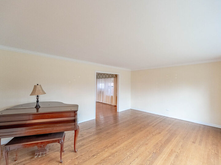 Property Photo:  6225 N Kirkwood Avenue  IL 60646 