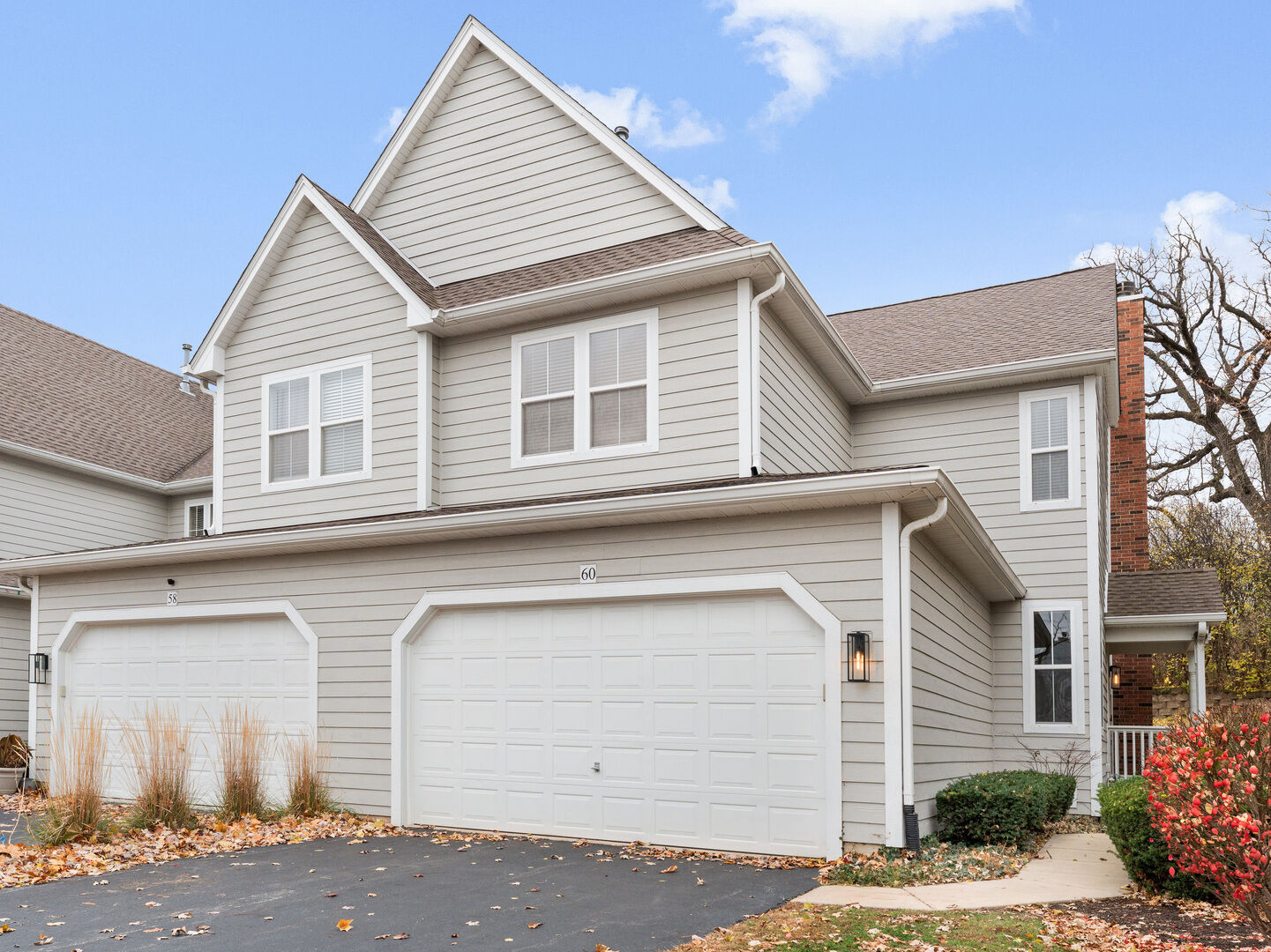 Property Photo: 60 Tanglewood Drive 60 IL 60137