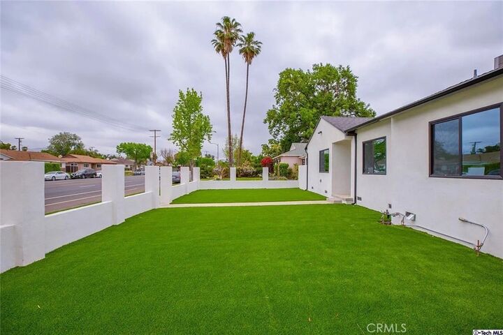 Property Photo:  10424 Woodley Avenue  CA 91344 