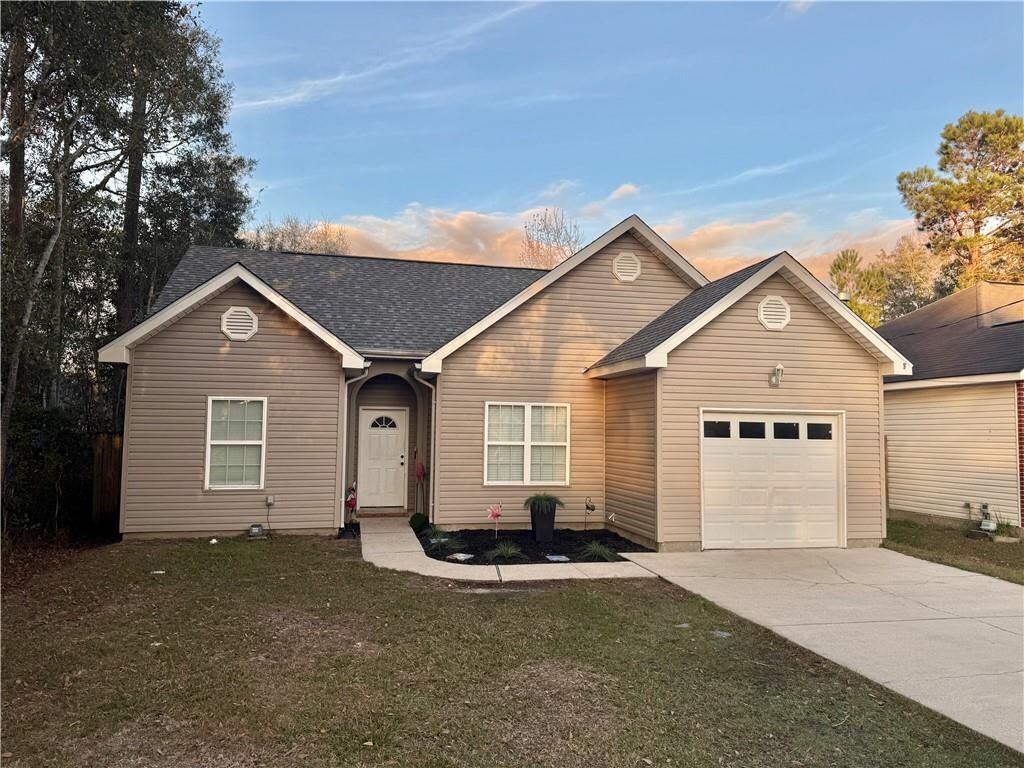 Property Photo:  2116 Jay Street  LA 70460 