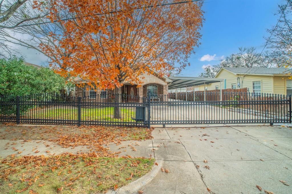 Property Photo:  3934 Harlingen Street  TX 75212 