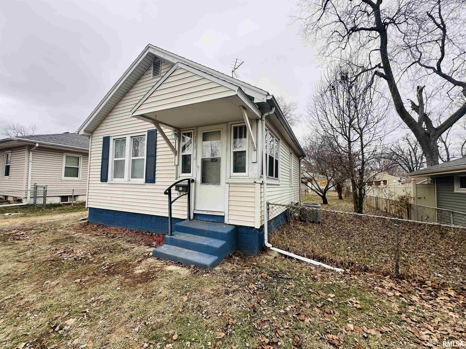 Property Photo: 1317 S 11th Street IL 61554