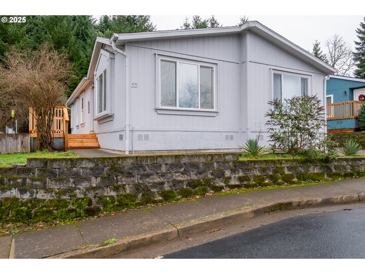 Property Photo:  2155 Robins Ln SE #33  OR 97306 