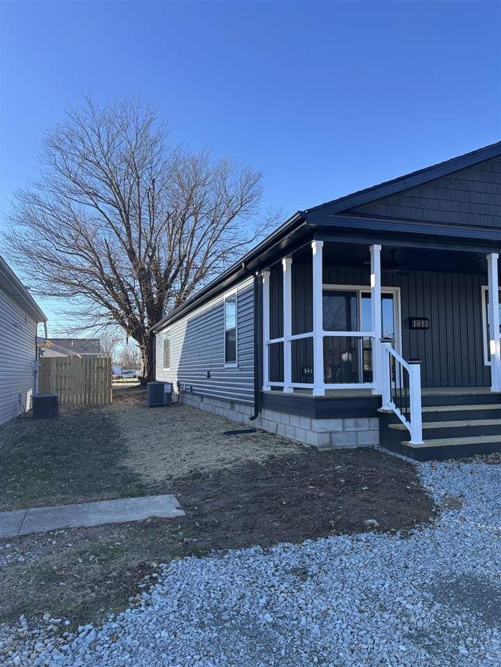 Property Photo:  1011 Maple Street  IN 47331 