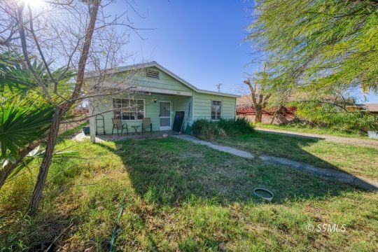 Property Photo: 429 W Church Ave CA 93555