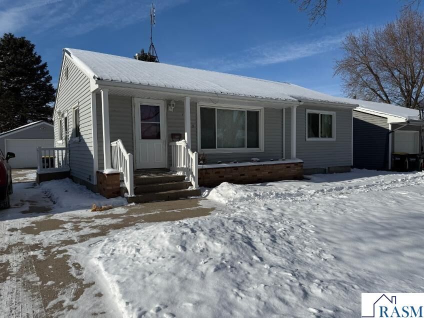 Property Photo:  1023 N Eighth Street  MN 56081 