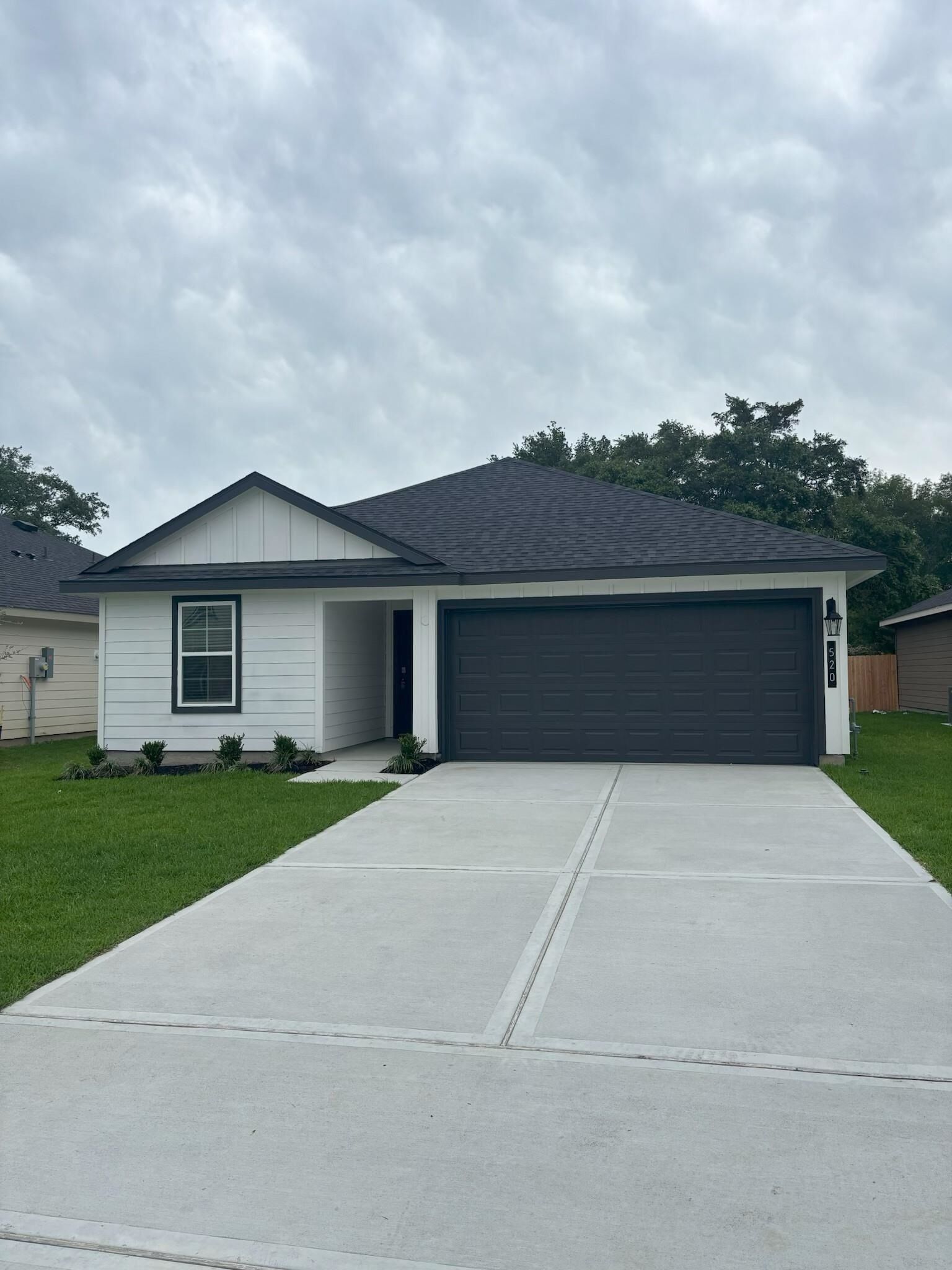 Property Photo:  520 Hunters Grove  TX 77613 