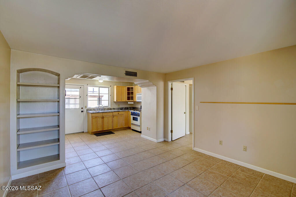 Property Photo: 135 S Paseo Quinta C AZ 85614